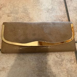 Aldo clutch